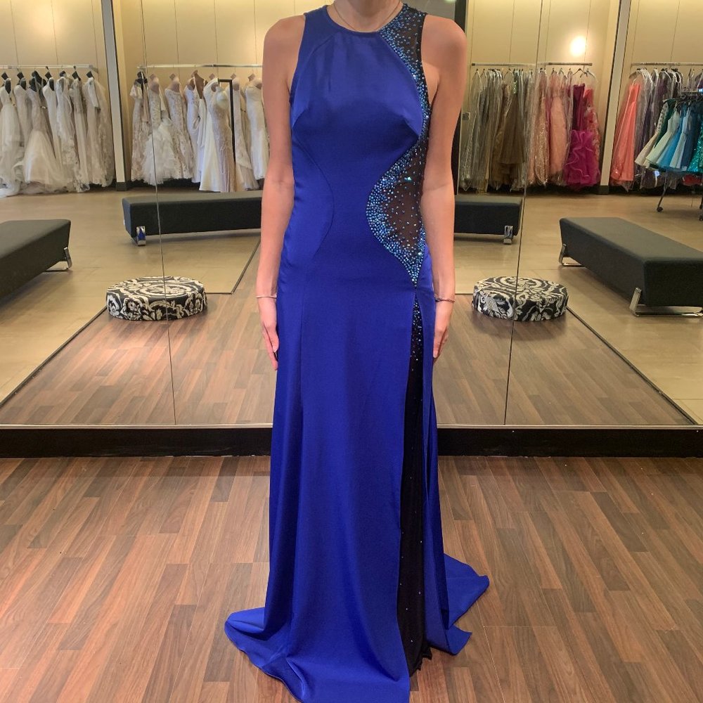 sleeveless bodice with jewel neckline